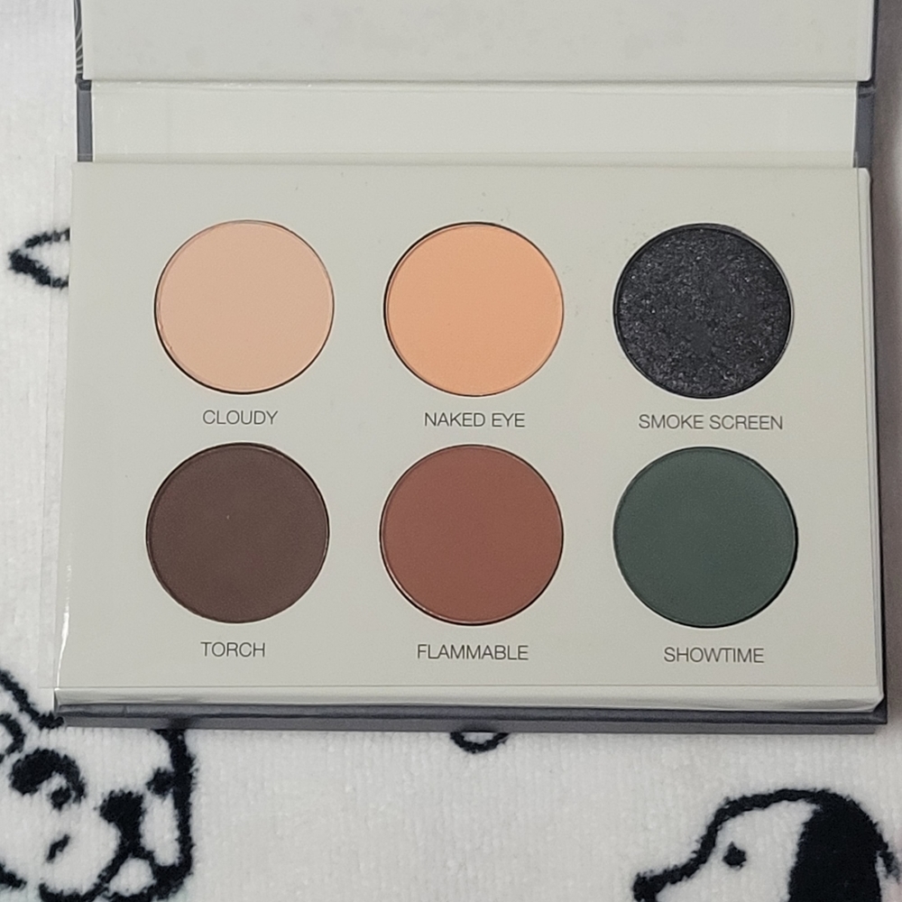 NIB Coloured Raine Eyeshadow Palette - Smoke Show